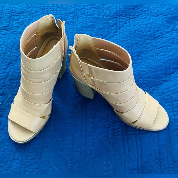 Report heels - Picture 2 of 7